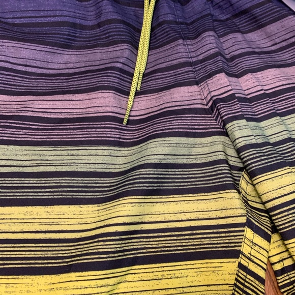 NWT Men’s Nike Bathing Suit SIZE MEDIUM - Picture 6 of 10